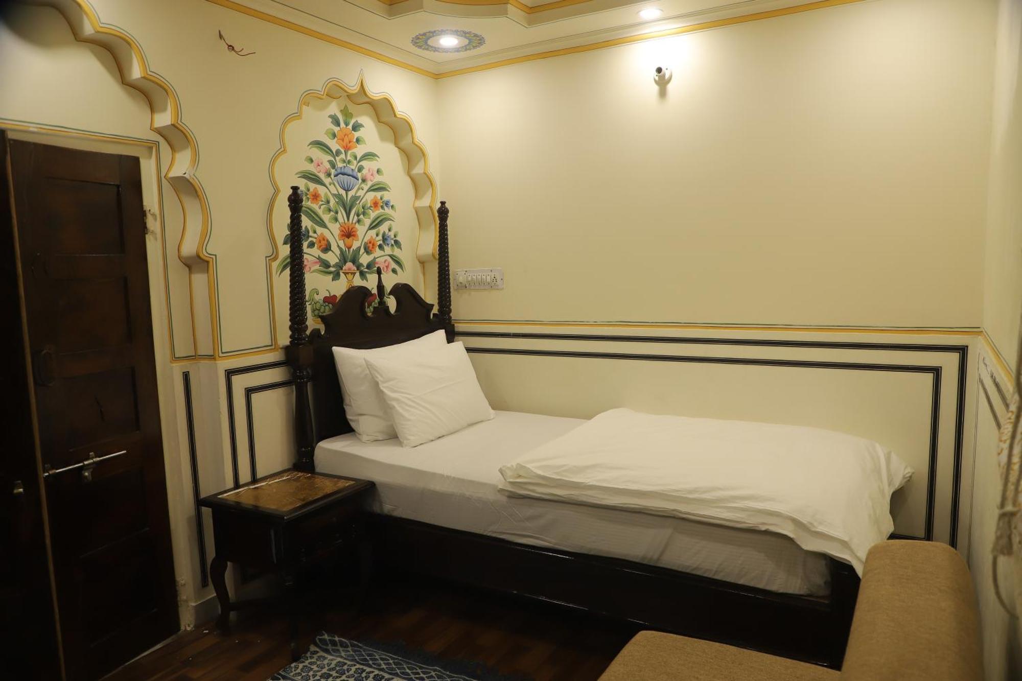 Raghunath Haveli - A Boutique Homestay Jaipur Room photo